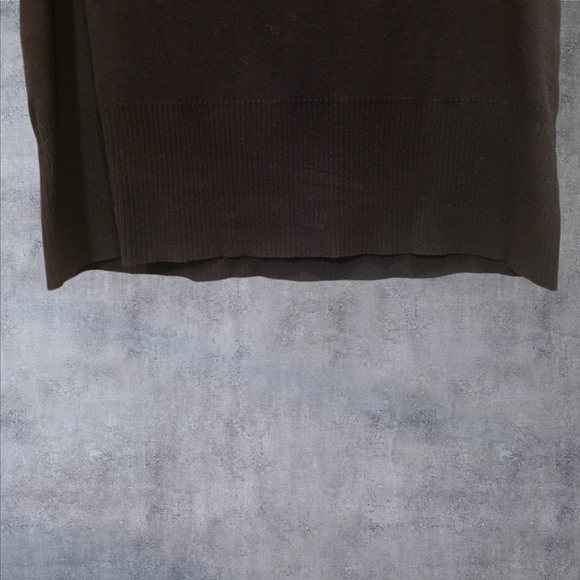 LOFT - V-Neck Knit Shell - Picture 3 of 8